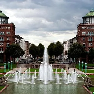 1a Comfortable, Private And Calm 4 Apartment, 2km Center, Private Car Park, Full Equipped Kitchen, Private And Stable Wifi, One Minute Tram Station, Smart Tv, Whatsapp Support, No Additional Costs! Eur 500 Cashback For 2 Months , Mannheim Deutschland